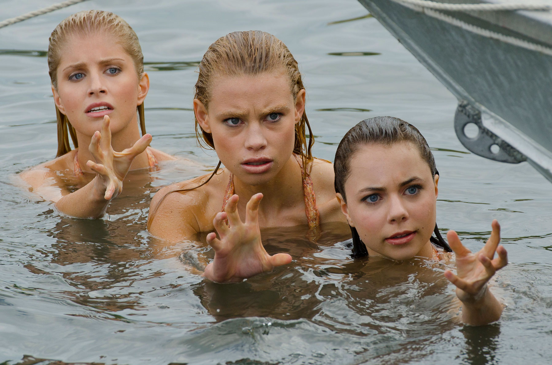 Amy Ruffle as SIRENA, Lucy Fry as LYLA & Ivy Latimer as NIXIE in MAKO M...